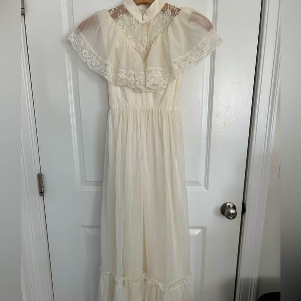 Vintage Union Made Floral Prairie Dress Ivory Colored Intricate Lace